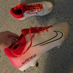 Nike Women's Hyperdiamond 4 Pro Metal Fastpitch Softball Cleats